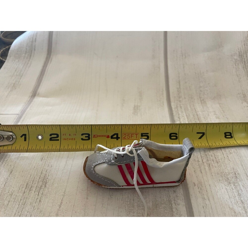 Vintage miniature, Adidas, red and white tennis shoe collector. - Picture 11 of 11